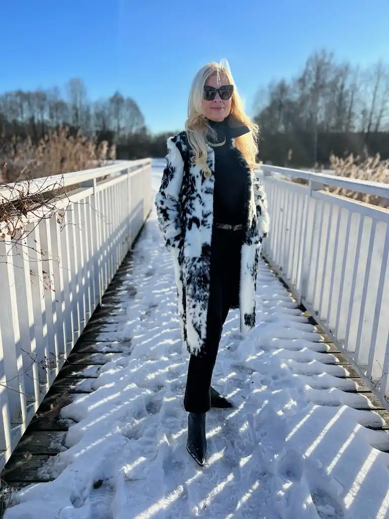 cozy winter outfits for plus size petite women over 50