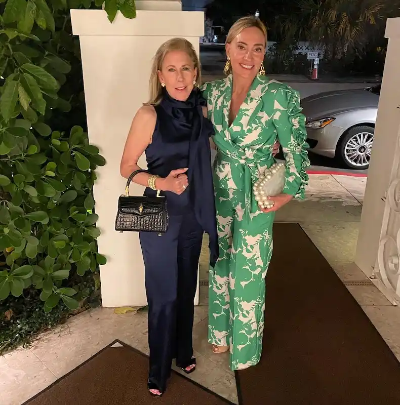 date night outfits for plus size petite women over 50