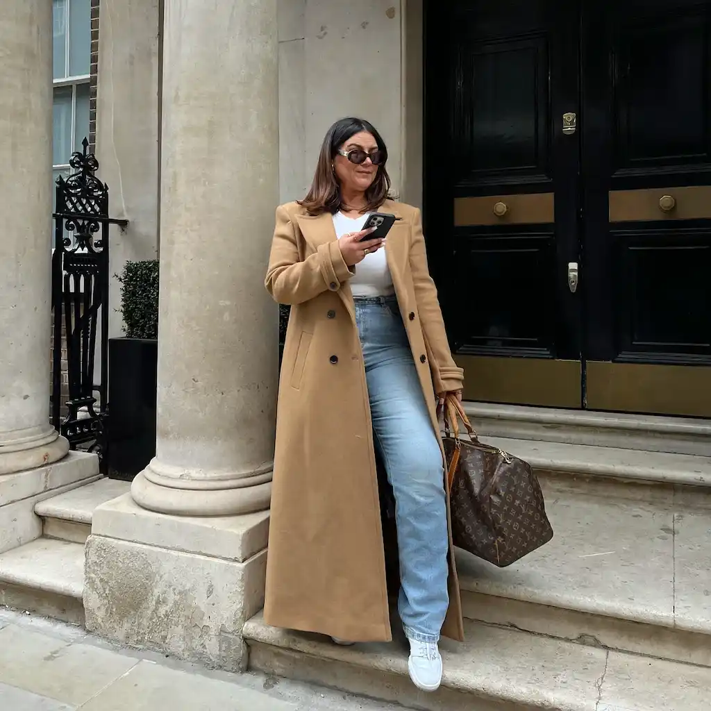 17 Trench Coat Outfits for Plus Size Petite Women Over 50 16 trench coat outfits for plus size petite women over 50