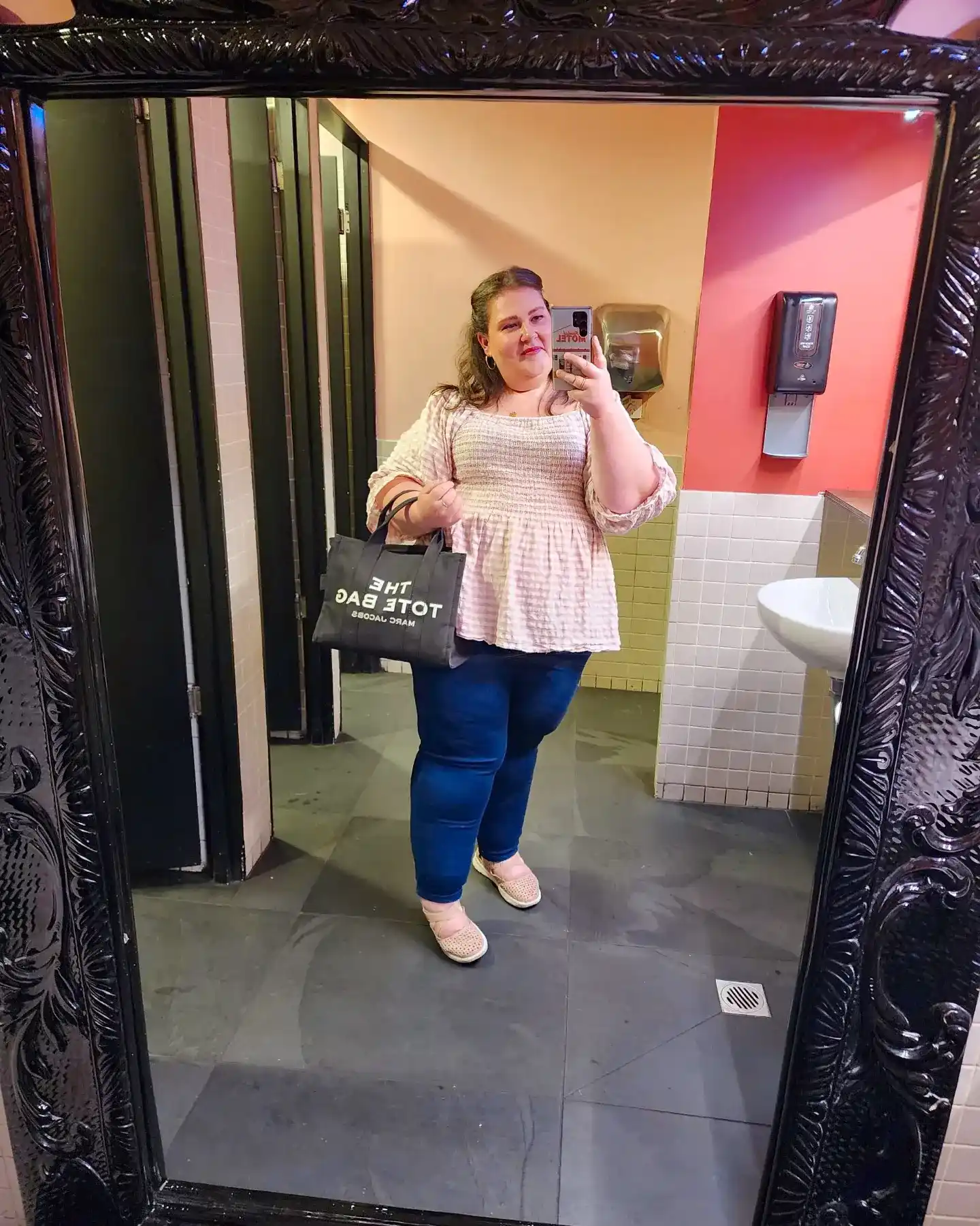 22 Outfits That Hide the Belly for Plus Size Petite Women Over 50 7 outfits that hide belly plus size petite women over 50