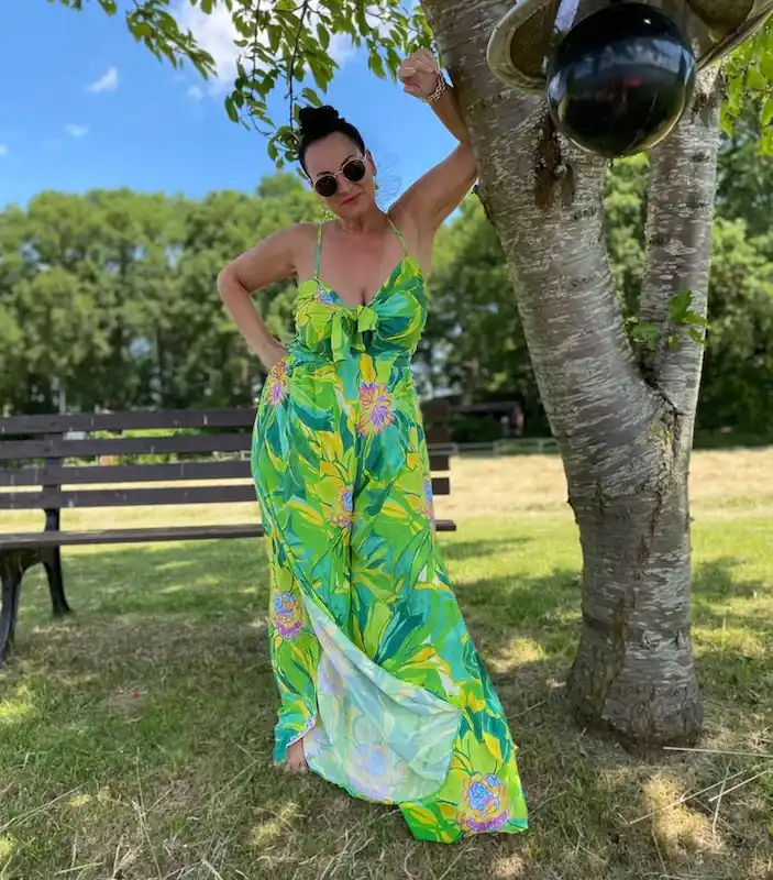 date night outfits for plus size petite women over 50