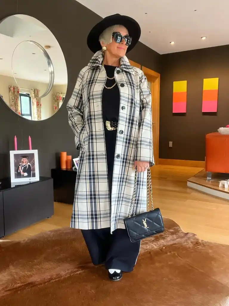 17 Trench Coat Outfits for Plus Size Petite Women Over 50 6 trench coat outfits for plus size petite women over 50