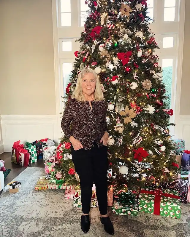 Christmas outfits for plus size petite women over 50