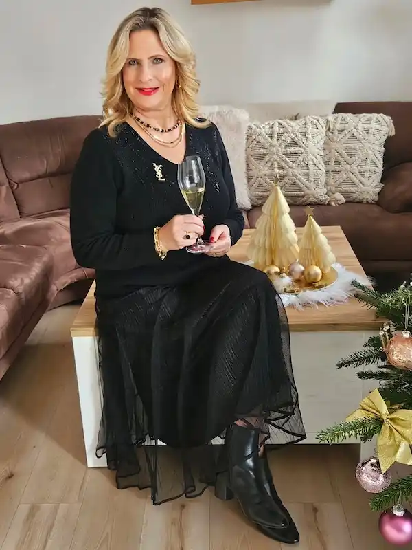 Christmas outfits for plus size petite women over 50