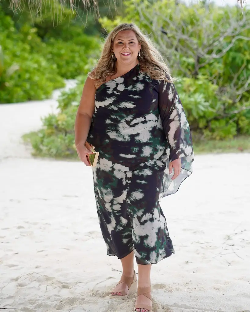 stylish outfits for plus size petite women over 50