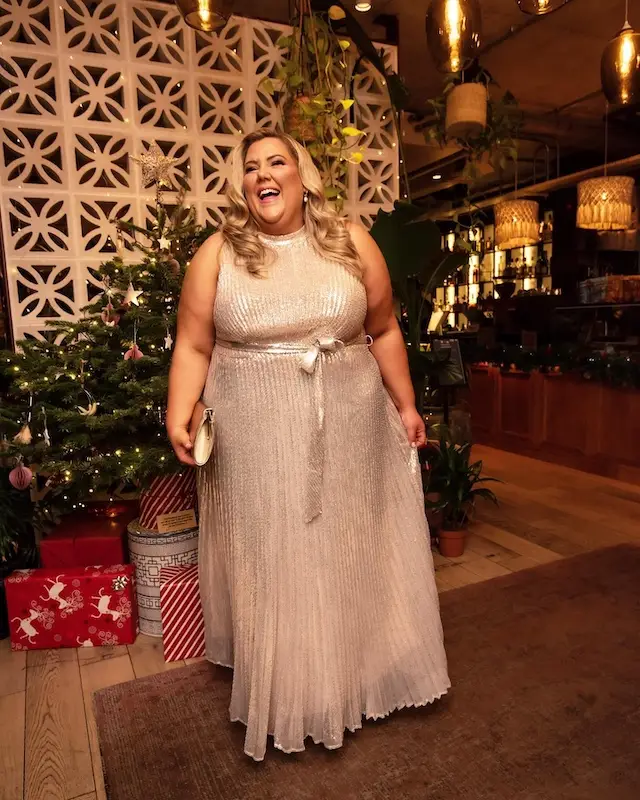 15 Best Christmas Dresses for Petite Plus Size Women Over 50 7 best christmas dresses for petite plus size women over 50