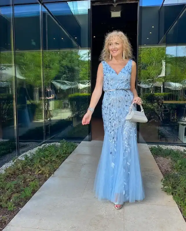 date night outfits for plus size petite women over 50