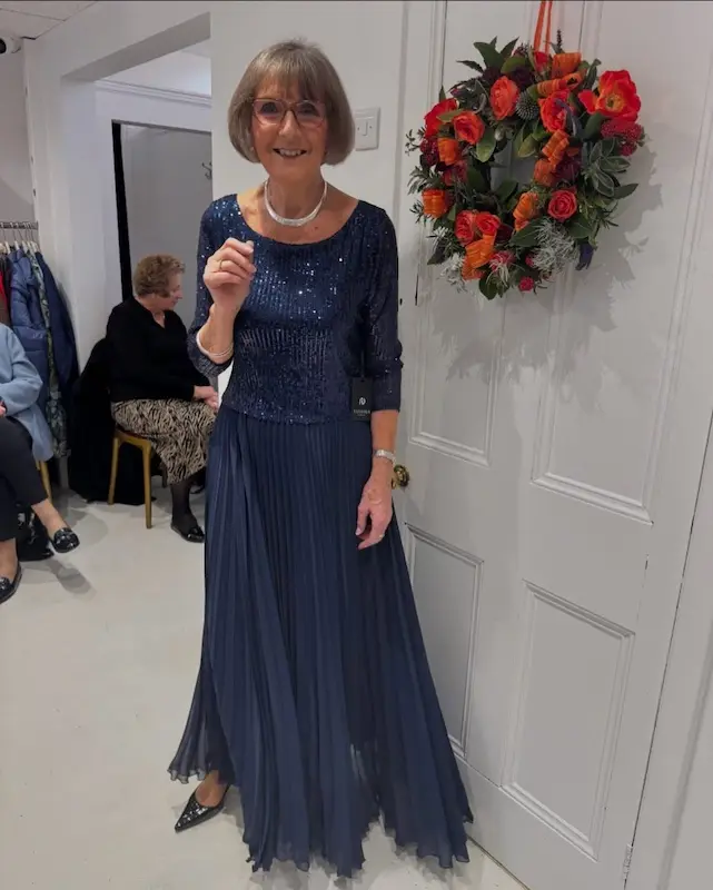 Christmas outfits for plus size petite women over 50