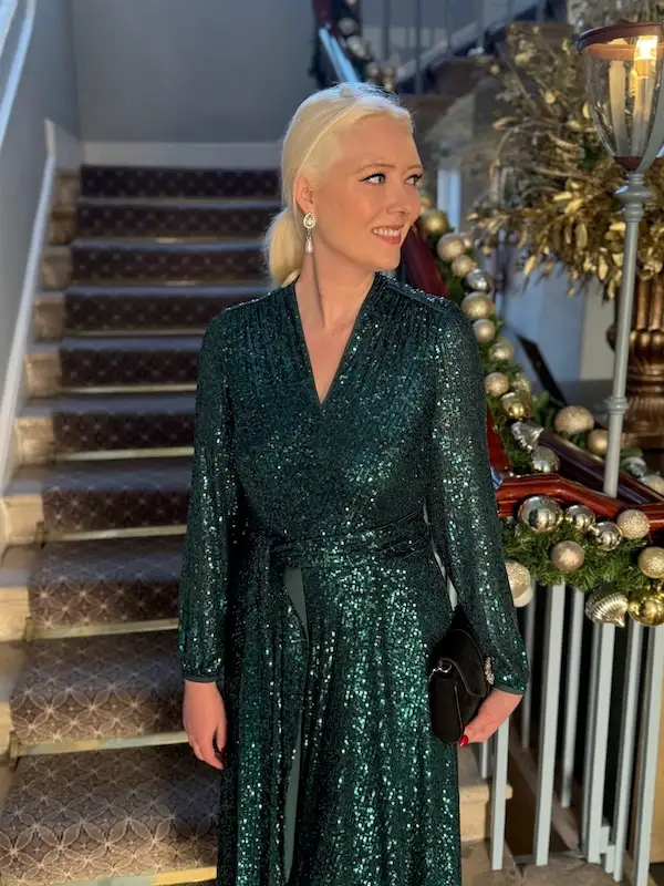 15 Best Christmas Dresses for Petite Plus Size Women Over 50 10 best christmas dresses for petite plus size women over 50