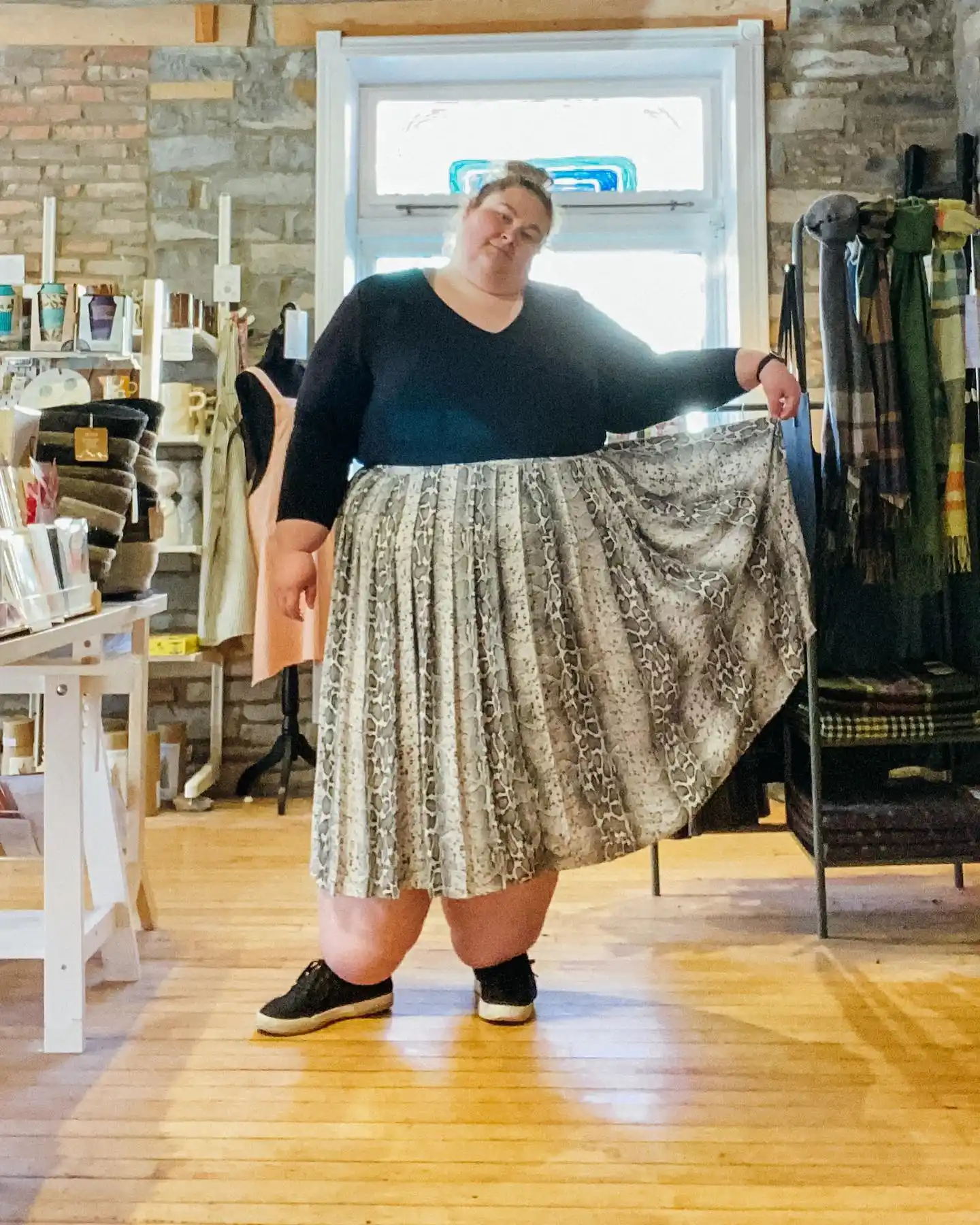22 Outfits That Hide the Belly for Plus Size Petite Women Over 50 16 outfits that hide belly plus size petite women over 50