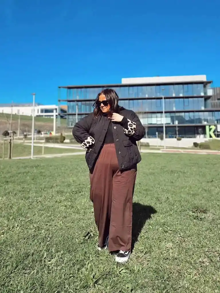 18 Puffer Jacket Outfits for Plus Size Petite Women Over 50 That Aren't Bulky 11 puffer jacket outfits for plus size petite women over 50