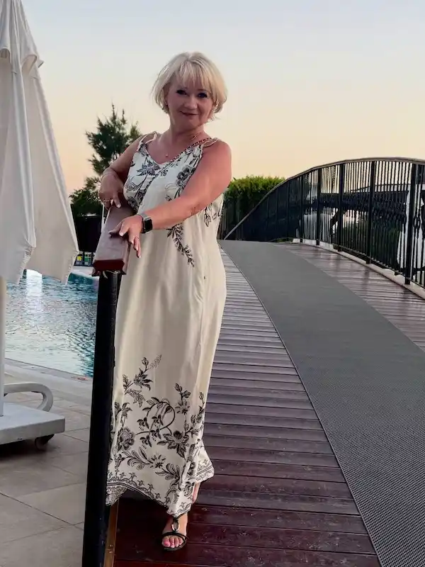 evening outfits for plus size petite women over 50